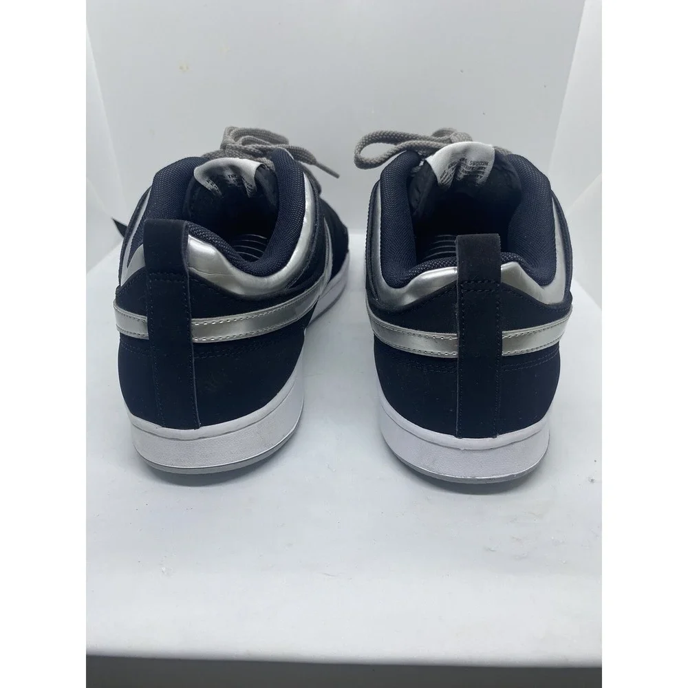 Nike convention low